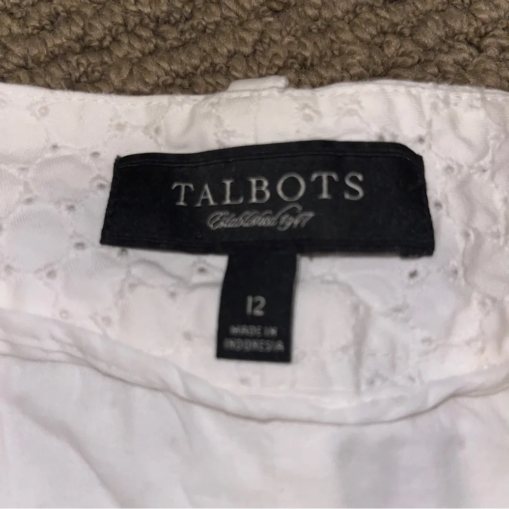 Talbots White Eyelet Shorts - Size 12 - Picture 5 of 6